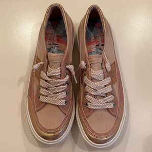 New Blowfish Malibu Pink and Gold Sneakers. Size 8.
